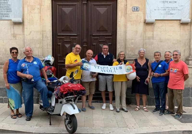 Avola, nuova avventura internazionale sulle due ruote per il Vespa Club