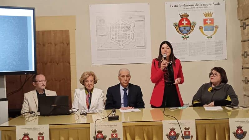 Avola, cerimonia per i 332 anni della città, focus sullo stemma storico